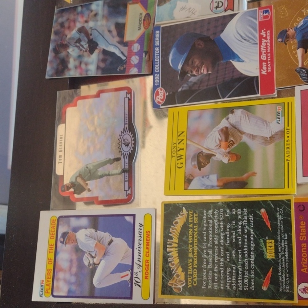 Assorted Baseball Trading Cards Collection - Picture 7 of 7